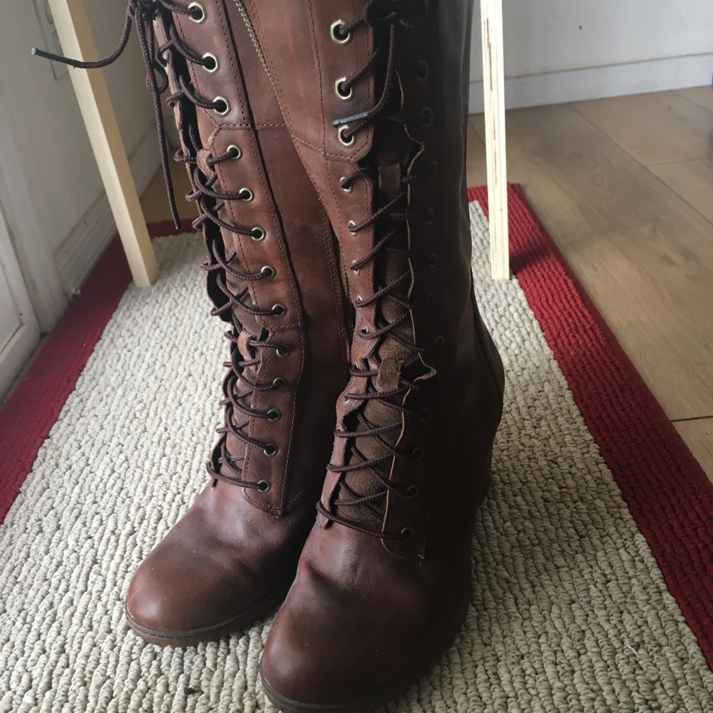 Timberland lace up leather boots size 9.5